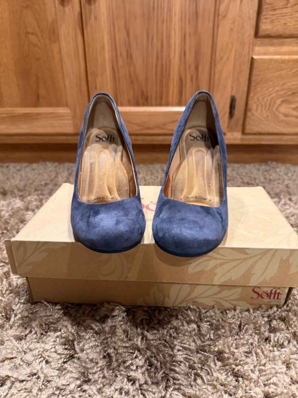 Sofft Navy Suede Madina Classic Round-Toe Pumps, Size 7